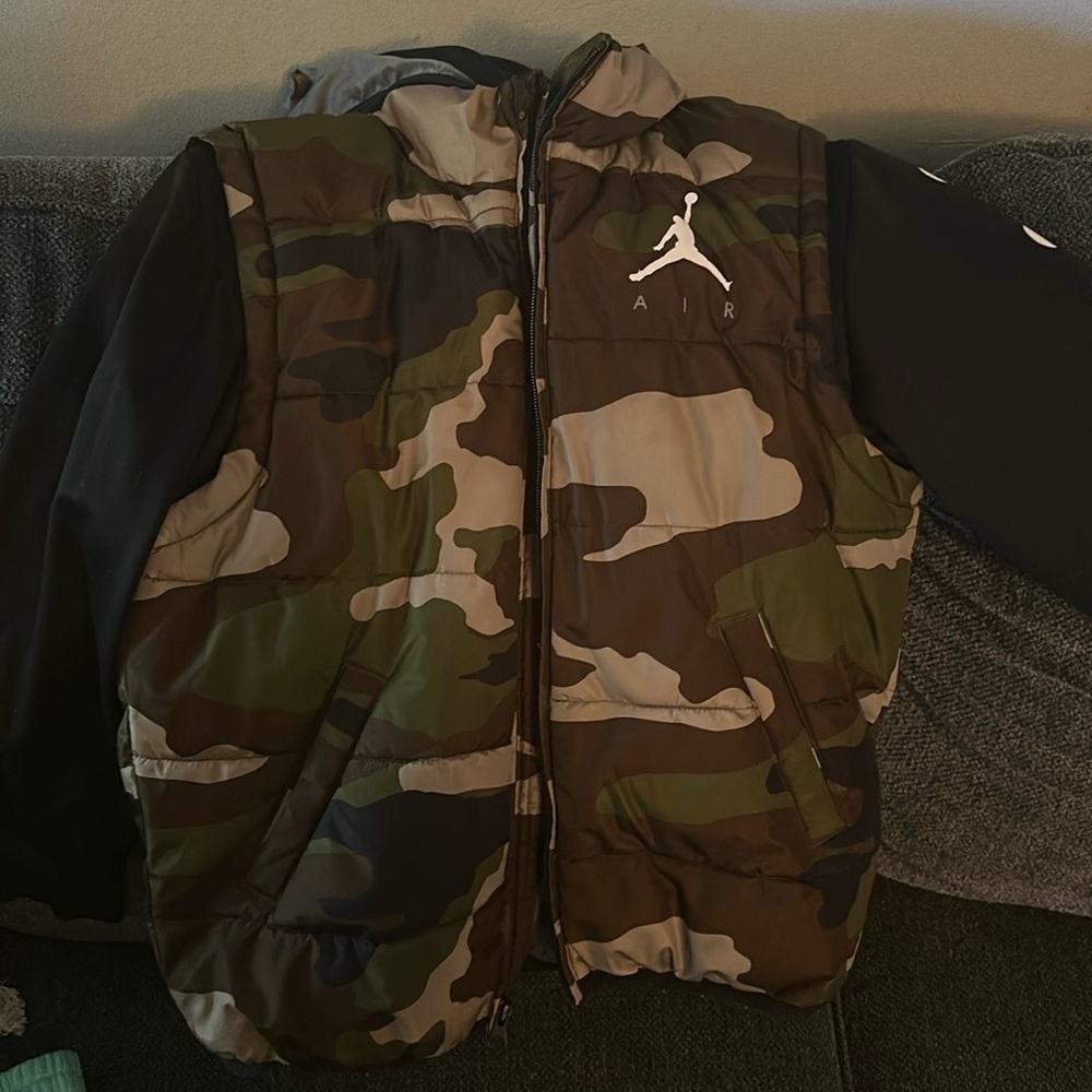 Jordan air army black and green puffer jacket